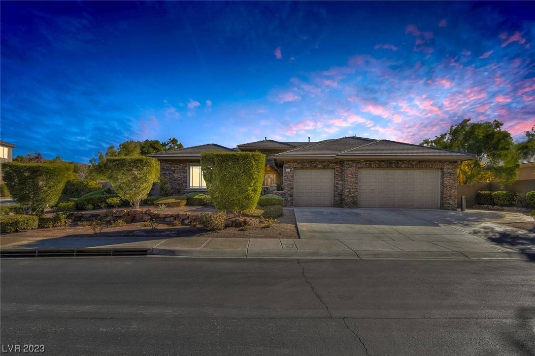 Henderson, NV 89052,8 Pine Hollow Drive