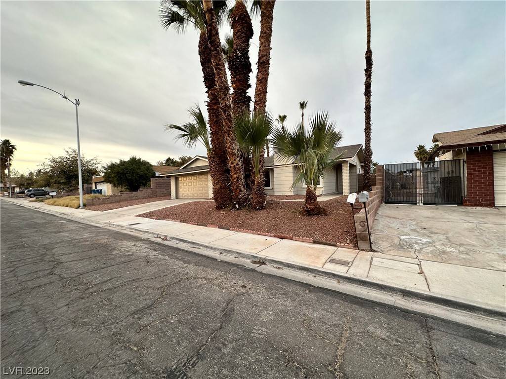 Las Vegas, NV 89121,4358 Lariat Drive