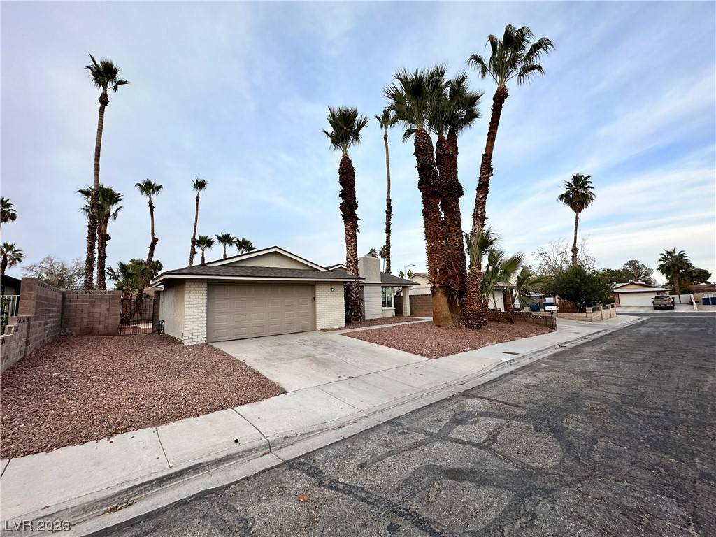 Las Vegas, NV 89121,4358 Lariat Drive