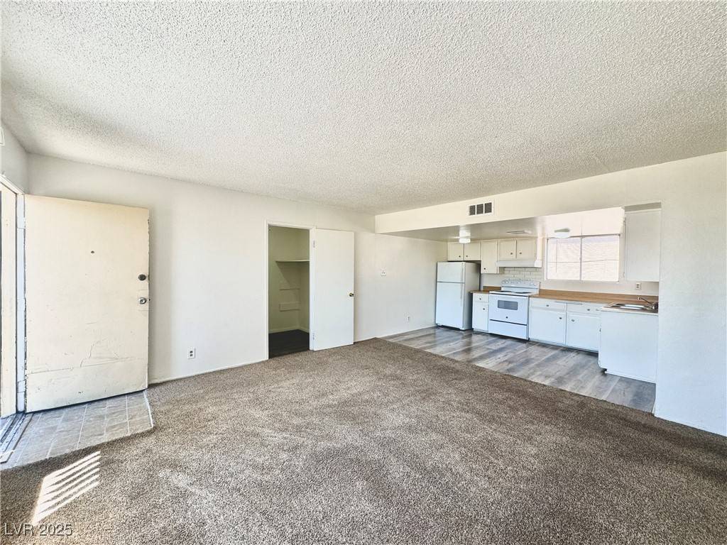 Las Vegas, NV 89101,922 N 1st Street #D