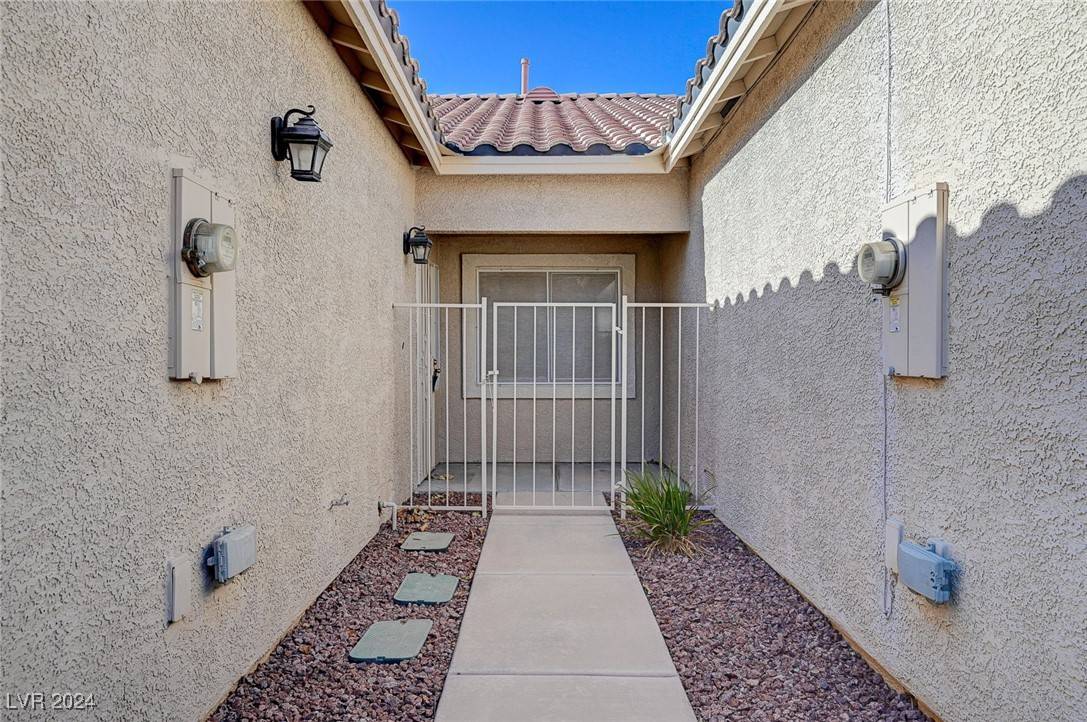 Las Vegas, NV 89129,9708 Fionna Lane #102