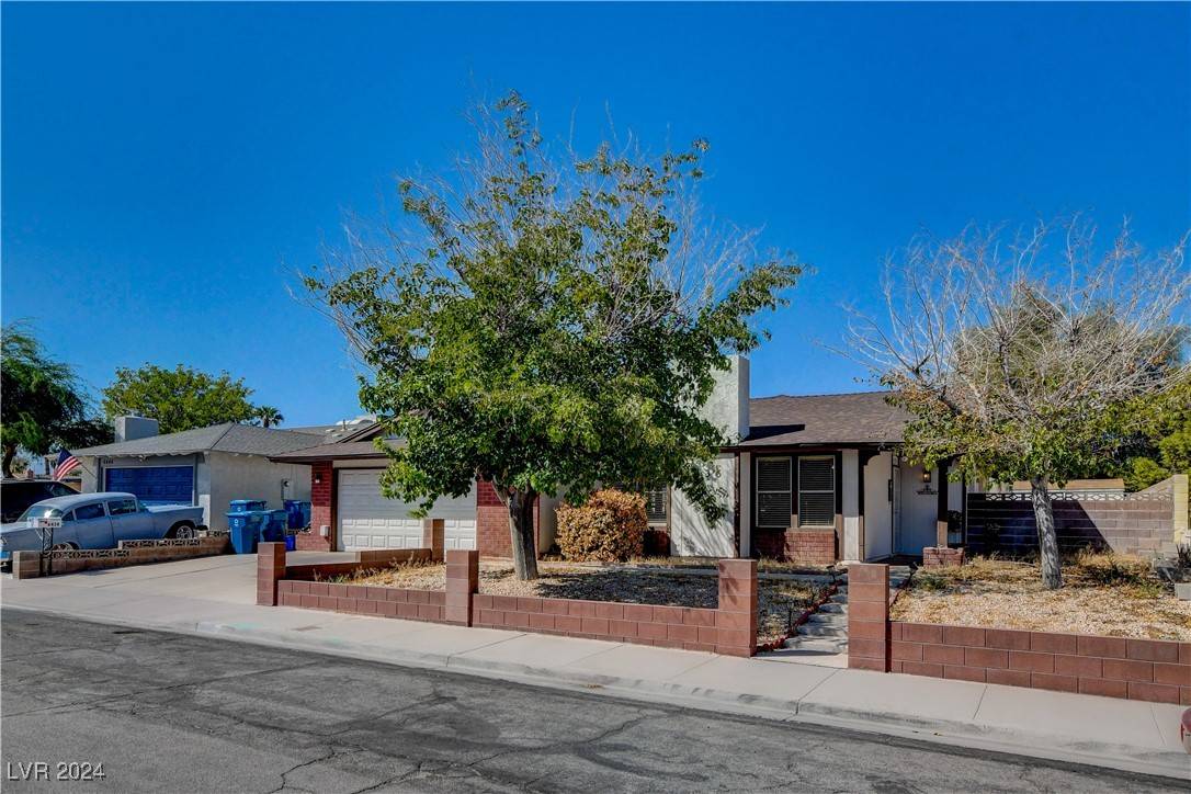 Las Vegas, NV 89103,6436 Whippoorwill Way