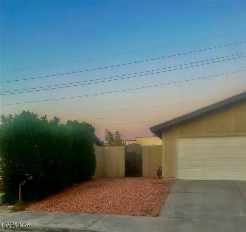 Las Vegas, NV 89103,3614 Calmosa Street