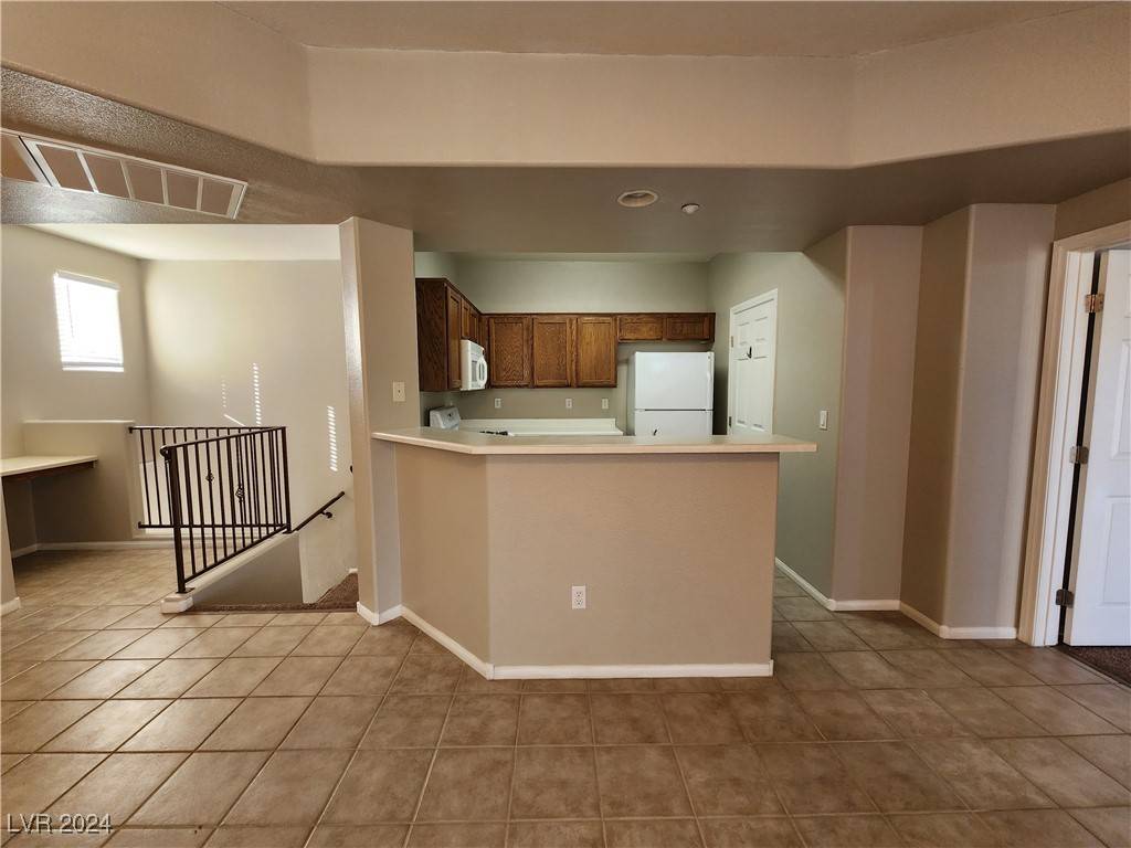 North Las Vegas, NV 89031,5855 VALLEY Drive #2015