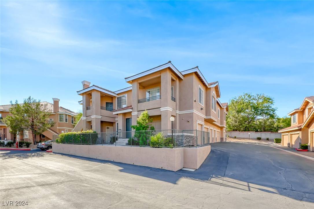 Las Vegas, NV 89134,9901 TRAILWOOD Drive #2049