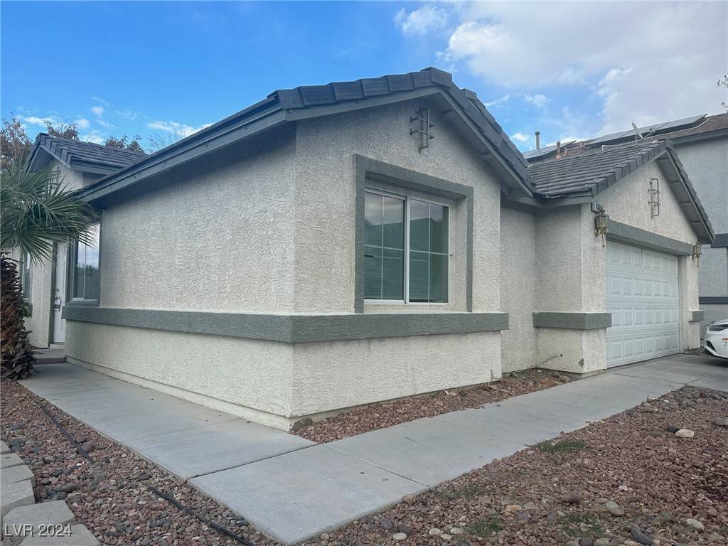 Las Vegas, NV 89115,4346 Raynham Street