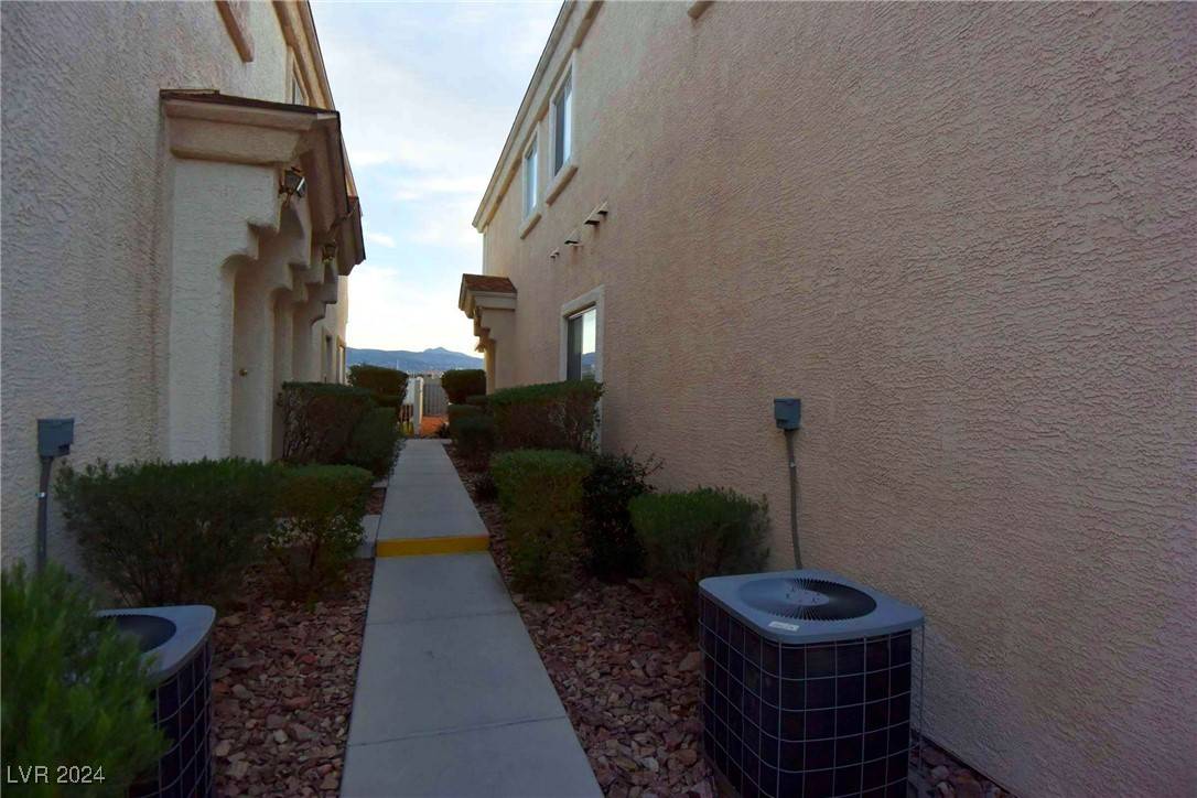 Henderson, NV 89011,6425 STONE DRY Avenue #103