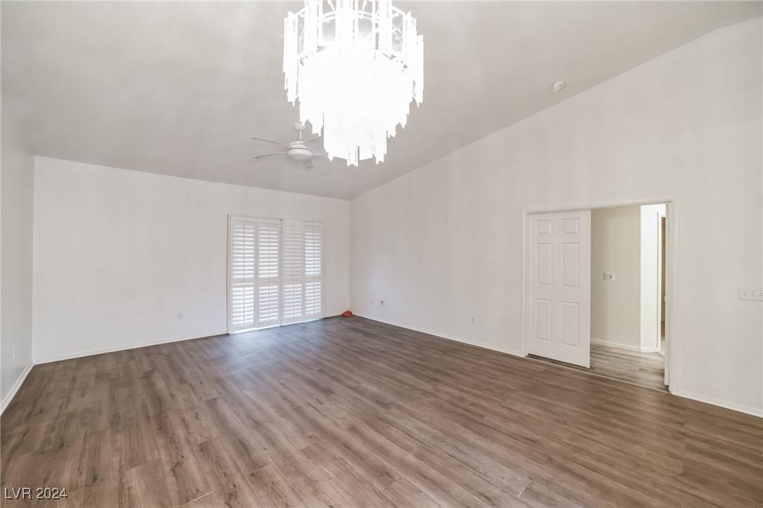 Las Vegas, NV 89144,10525 Autumn Pine Avenue #206