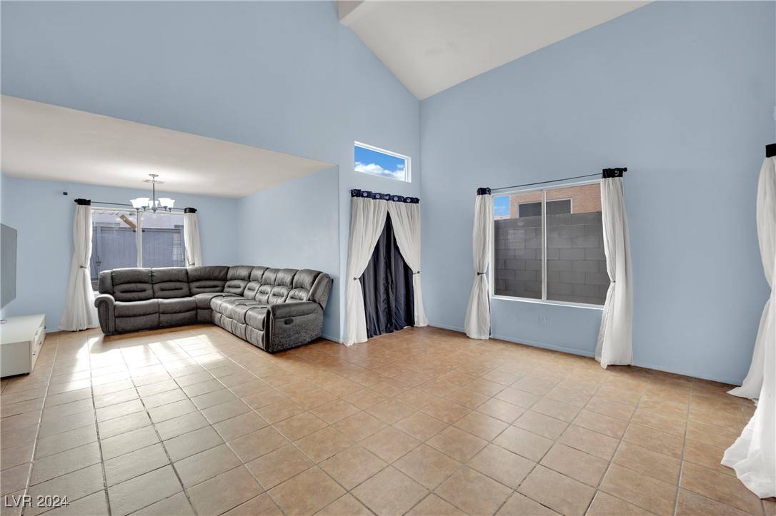 North Las Vegas, NV 89032,907 Royalmile Way