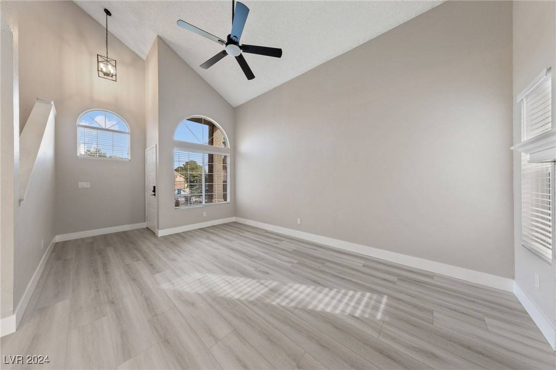 Las Vegas, NV 89108,6533 White Swan Circle