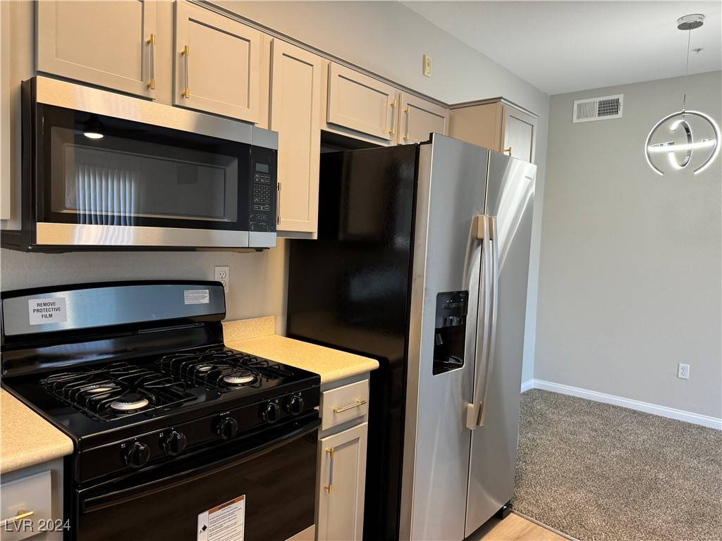 Henderson, NV 89052,2291 W Horizon Ridge Parkway #5228