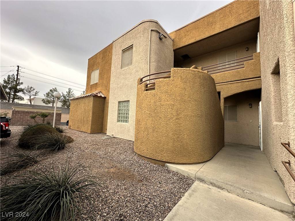 Las Vegas, NV 89119,6879 Tamarus Street #101