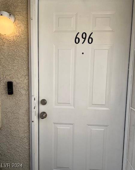 Henderson, NV 89015,696 Anne Lane #696