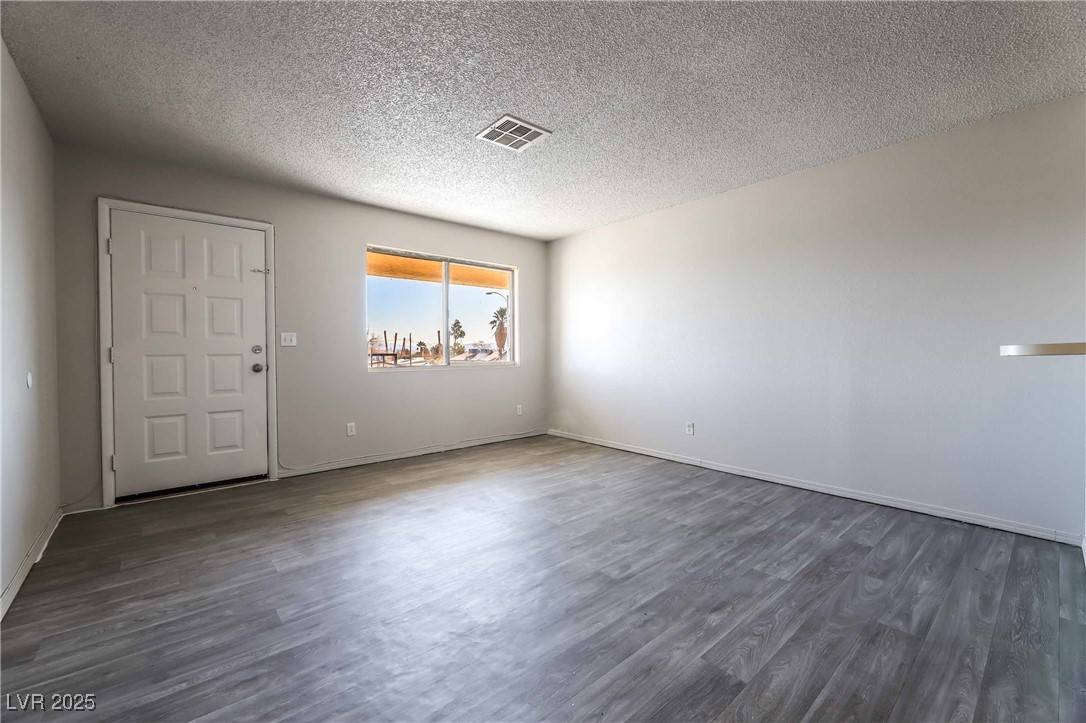 Las Vegas, NV 89101,419 N 15th Street #4