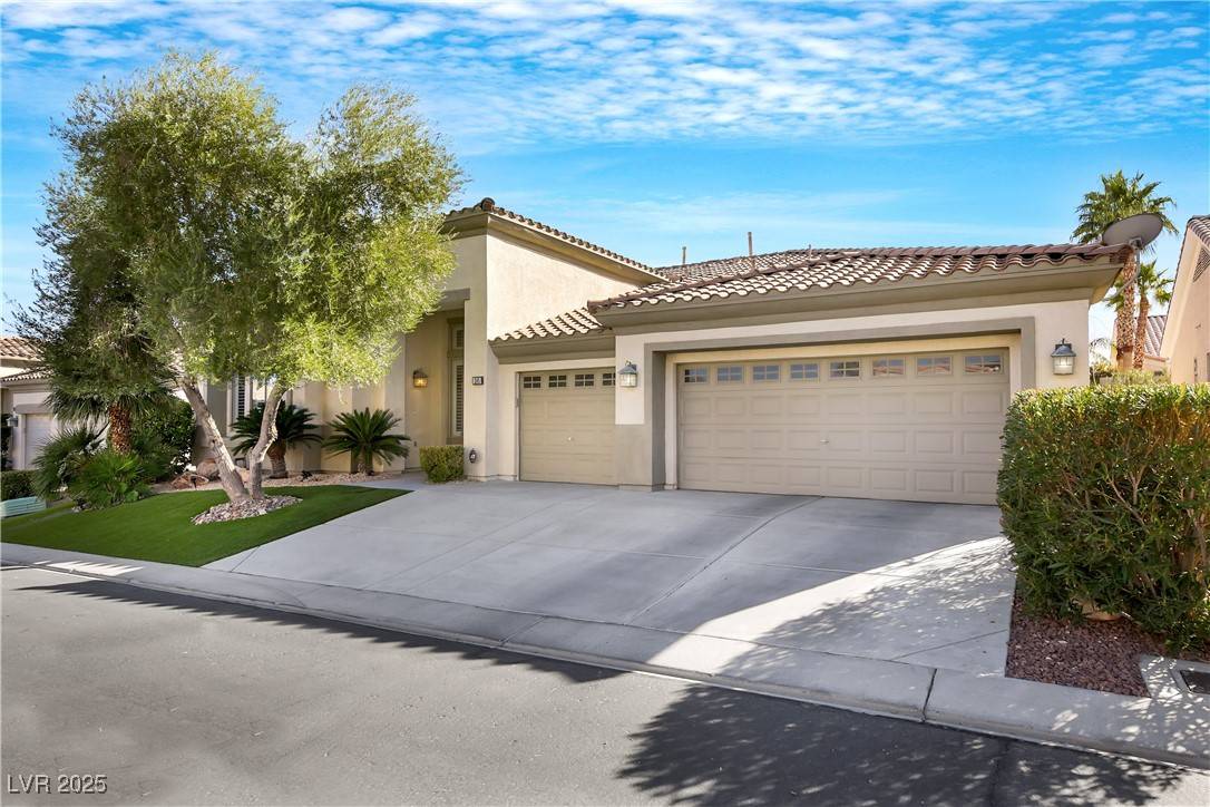 Las Vegas, NV 89148,385 Apple River Court