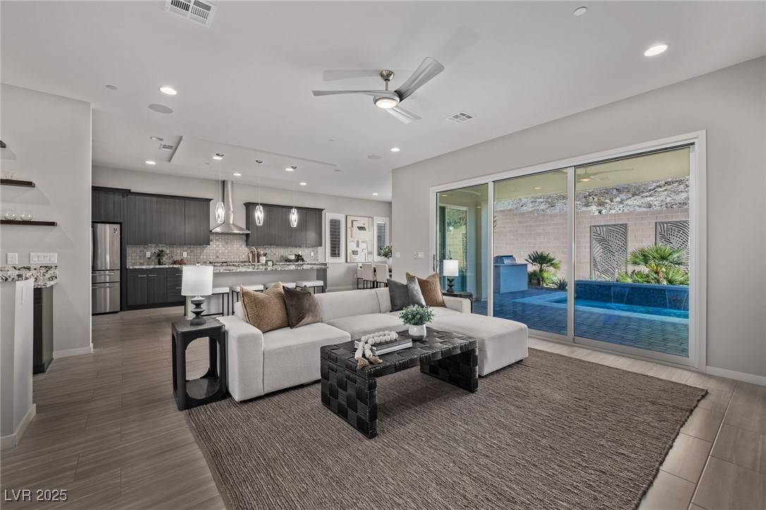 Henderson, NV 89011,30 Hilltop Crest Street