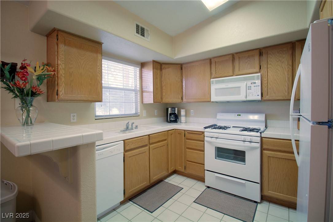 Henderson, NV 89015,520 Arrowhead Trail #1121