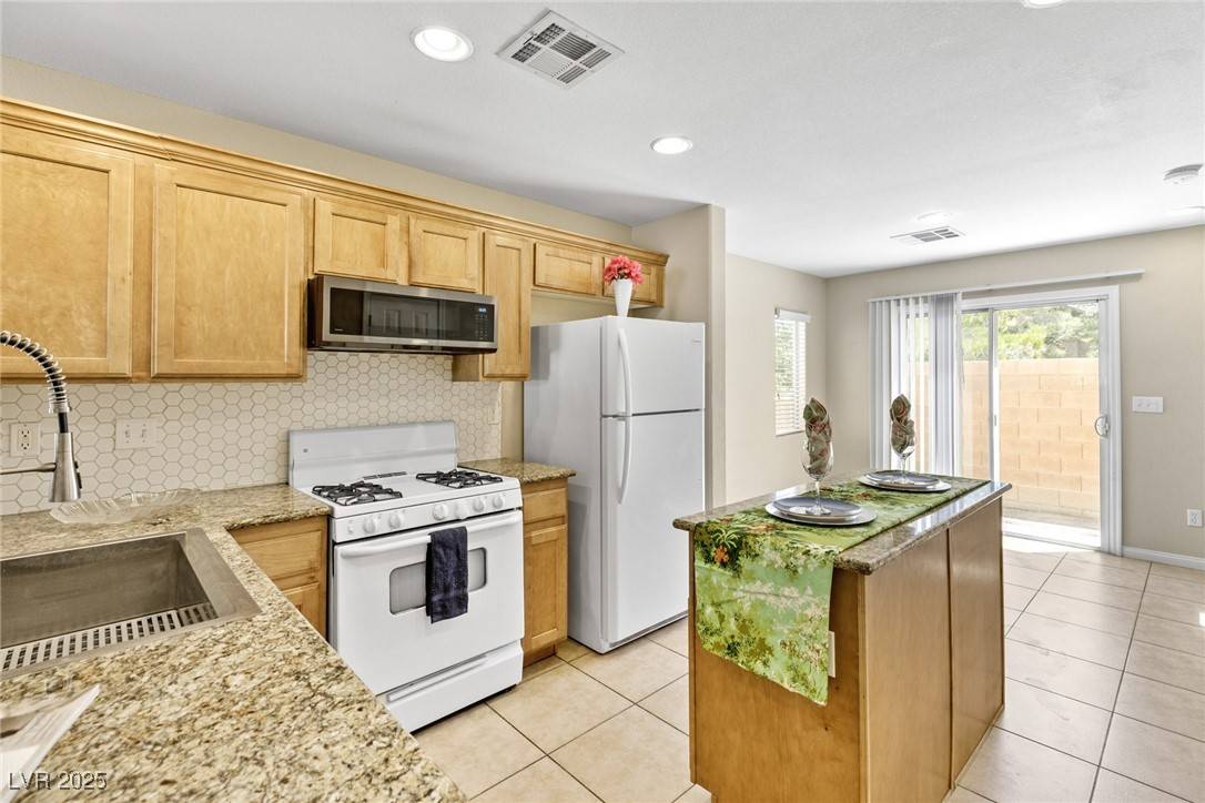 Las Vegas, NV 89166,9527 Havasu Canyon Avenue