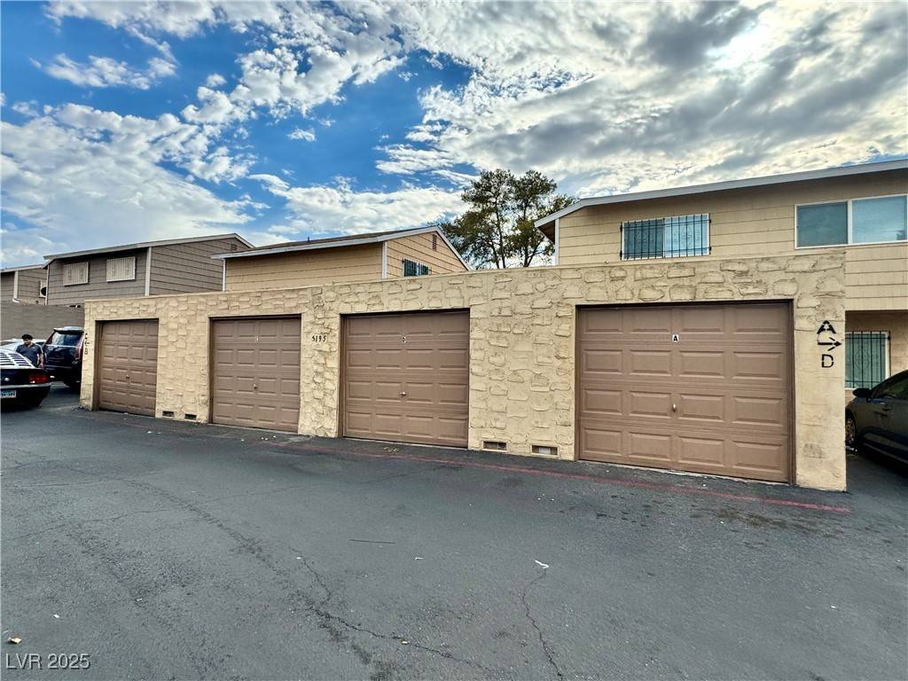 Las Vegas, NV 89119,5195 Gray Lane