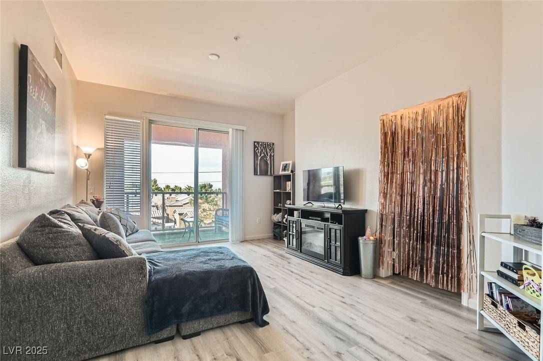 Las Vegas, NV 89123,19 E Agate Avenue #406