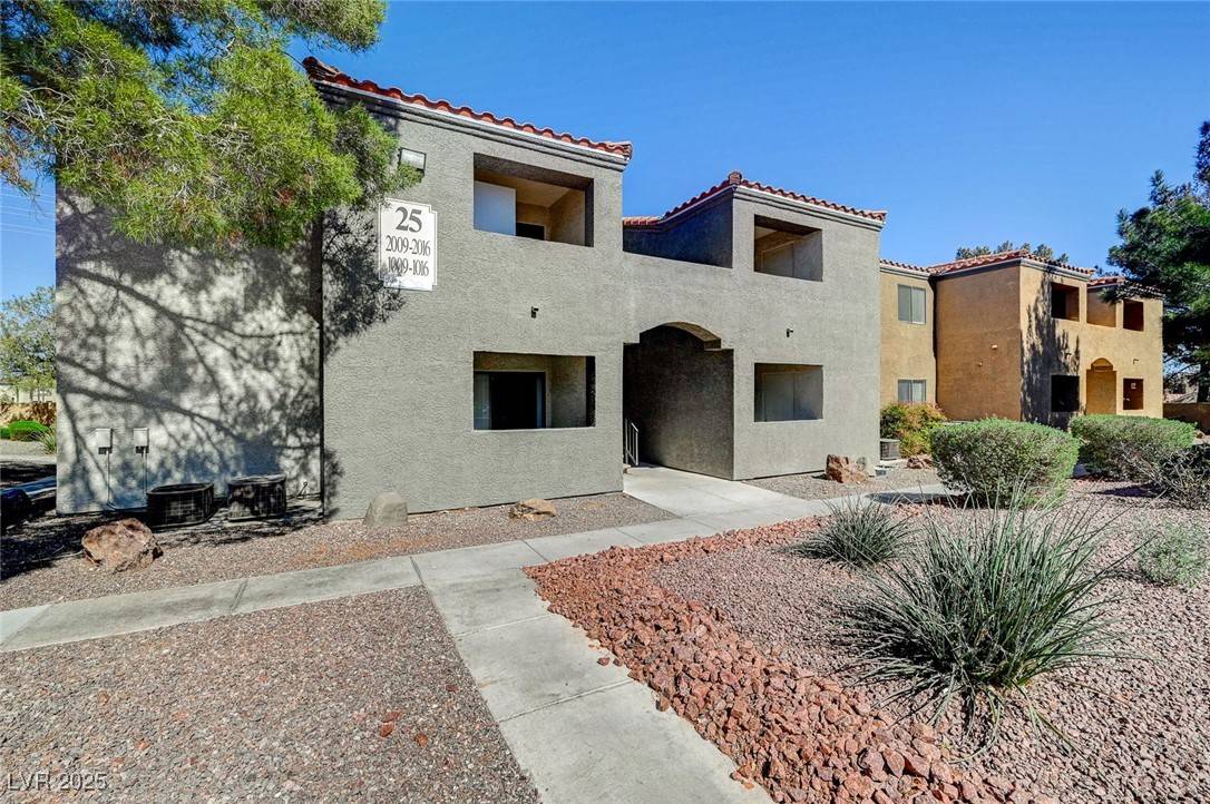 Las Vegas, NV 89128,3151 Soaring Gulls Drive #1010