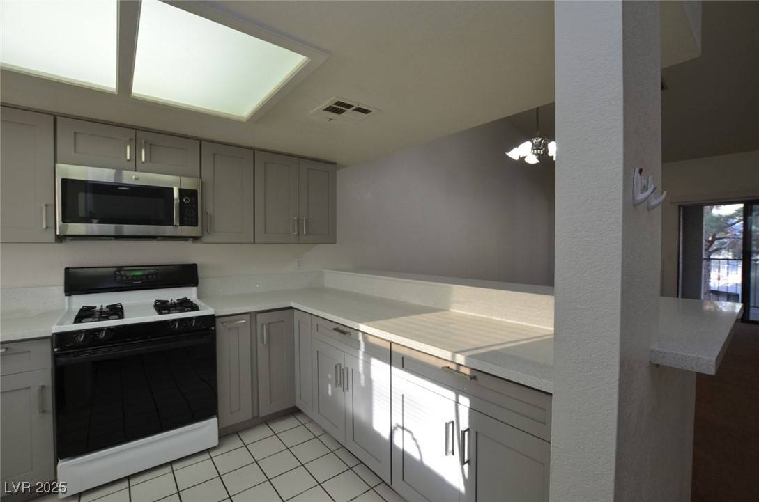 Henderson, NV 89074,2847 Bluebonnet Drive #6