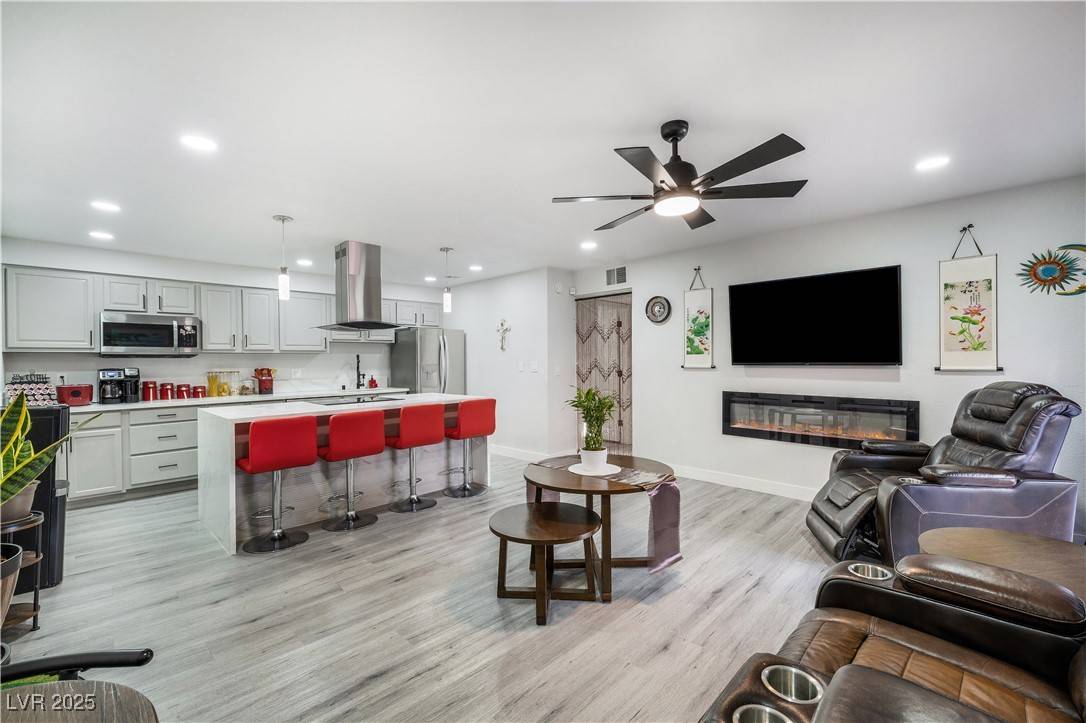 Las Vegas, NV 89103,5097 Indian River Drive #172