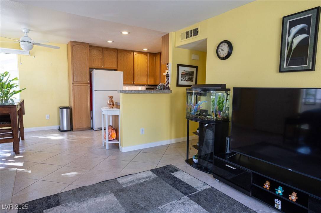 Las Vegas, NV 89120,5206 Mandalay Springs Drive #204