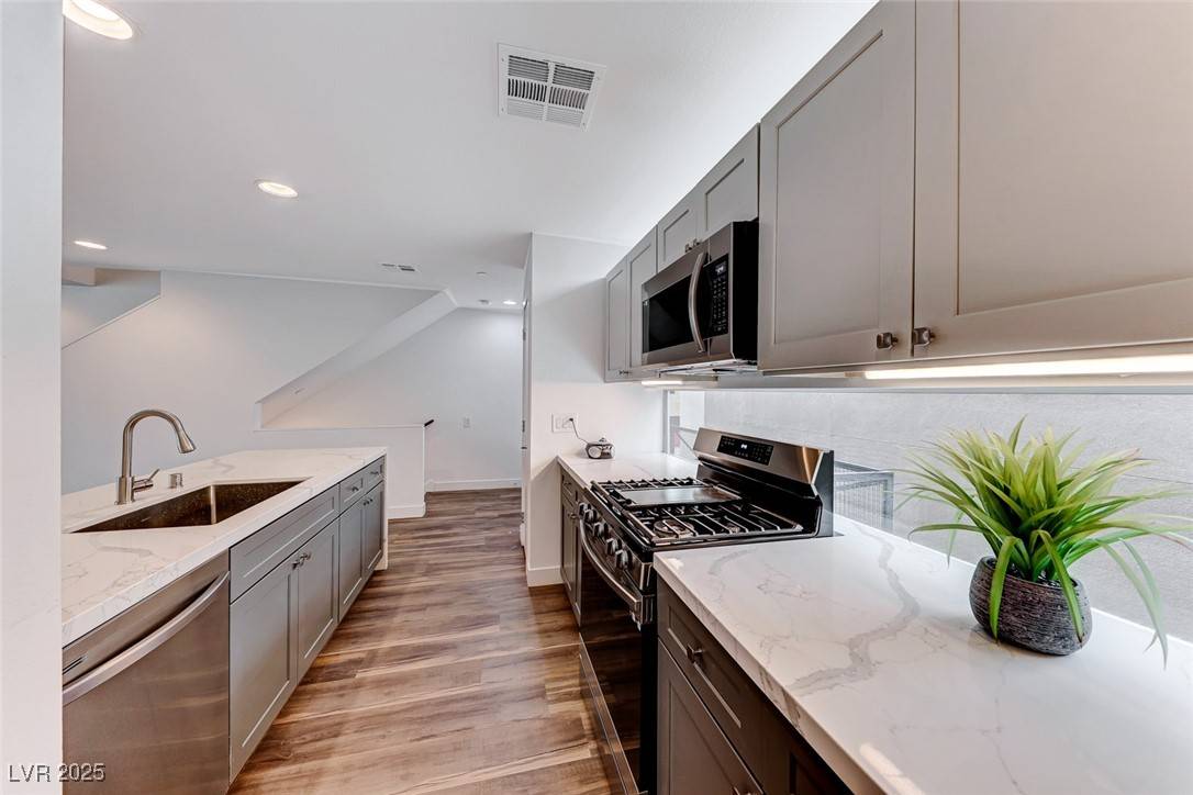 Las Vegas, NV 89101,247 Dougram Avenue #247