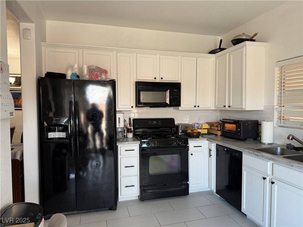 North Las Vegas, NV 89081,3844 Hollycroft Drive
