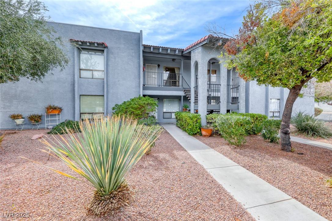 Las Vegas, NV 89119,5199 Caliente Street #63