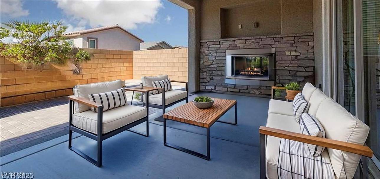 Henderson, NV 89052,1015 Solana Crest Street