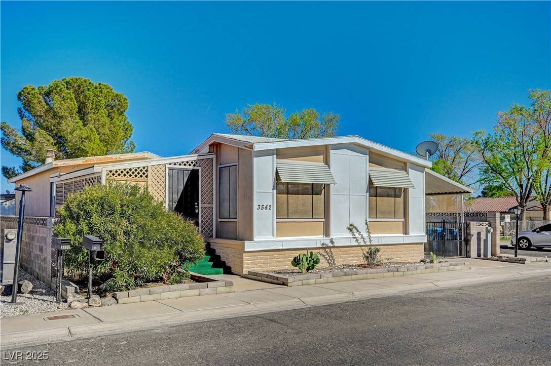 Las Vegas, NV 89122,3542 Isle Royale Drive