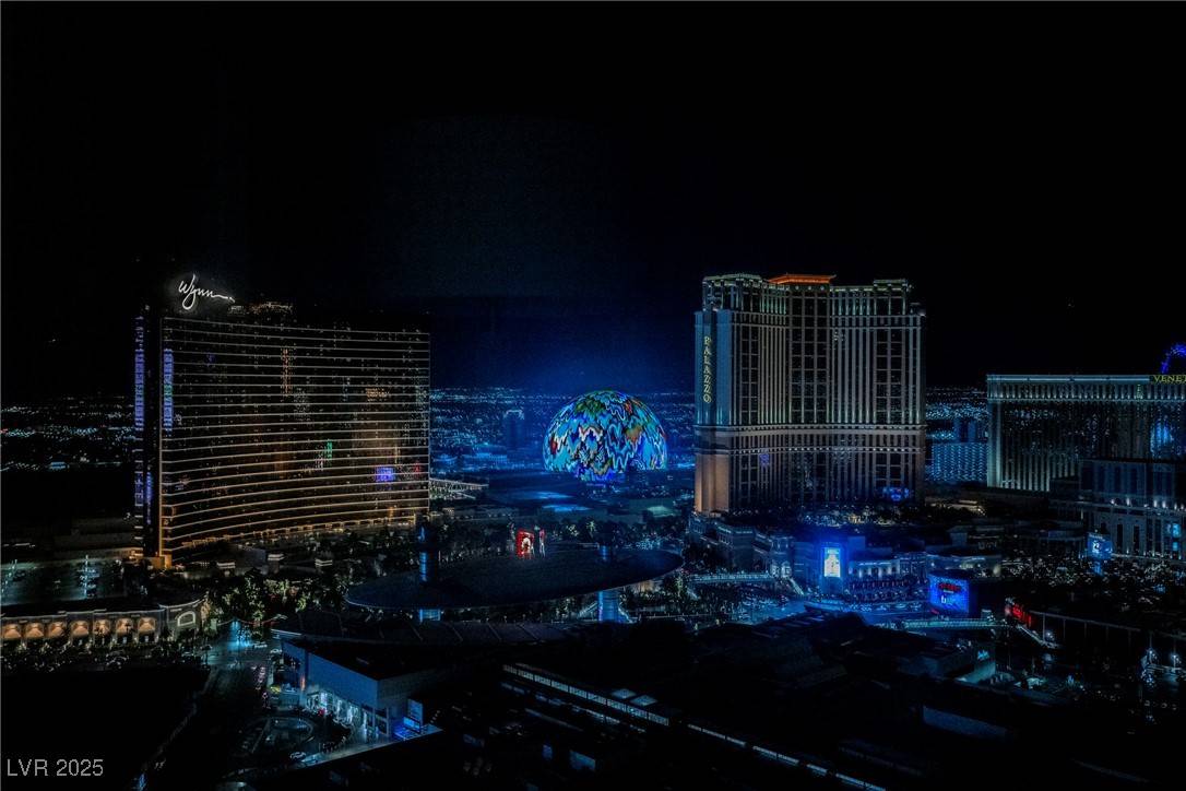 Las Vegas, NV 89109,2000 N Fashion Show Drive #4302