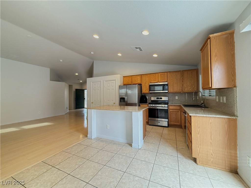 North Las Vegas, NV 89031,212 TAINTED BERRY Avenue