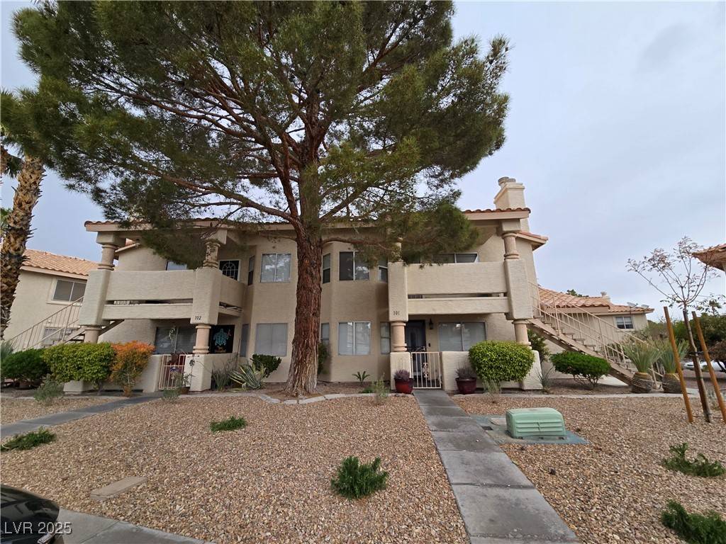 Las Vegas, NV 89128,7948 DIAMOND ROCK Way #201
