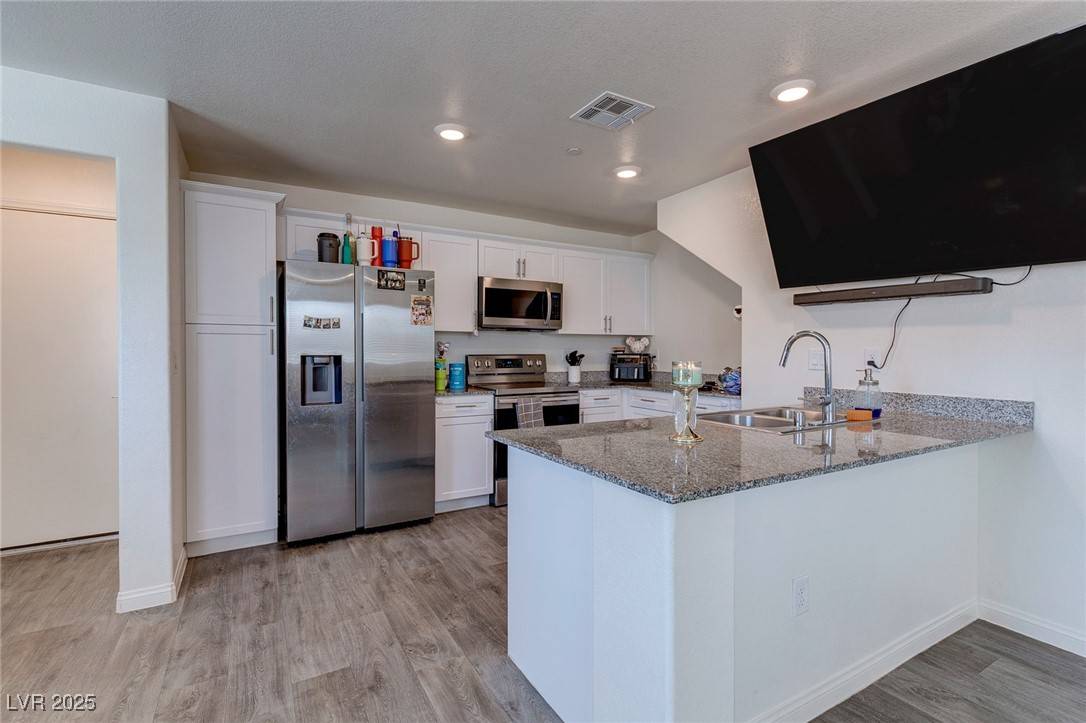 North Las Vegas, NV 89086,6804 Surf Green Court