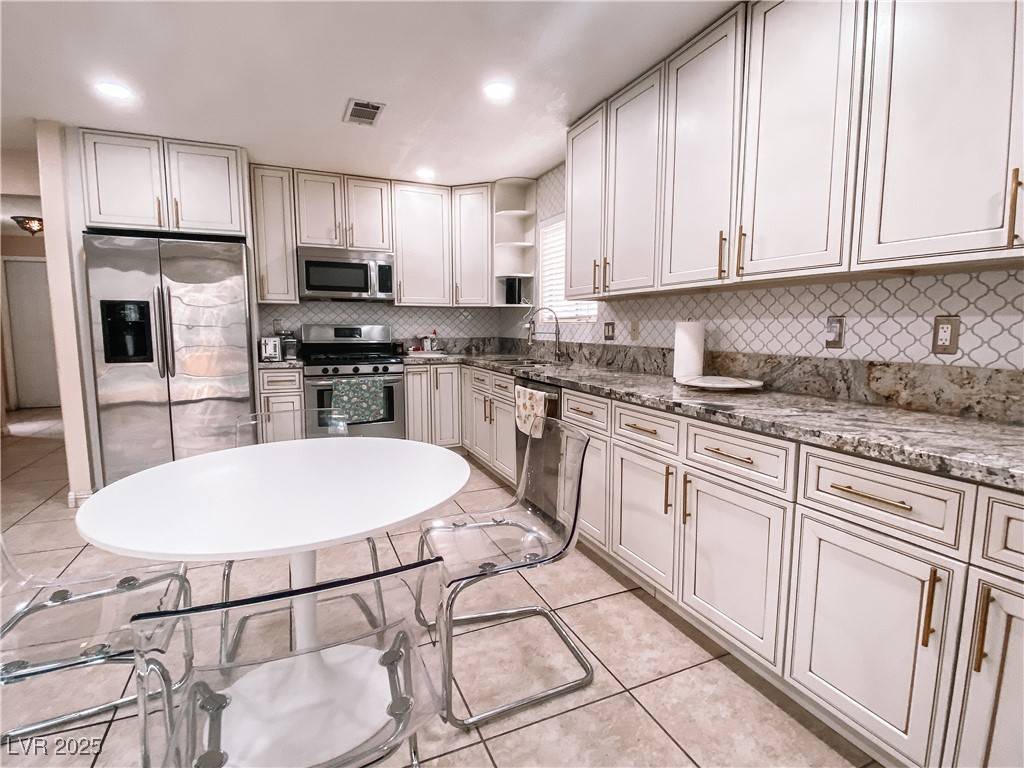 Las Vegas, NV 89117,9552 Wooden Pier Way