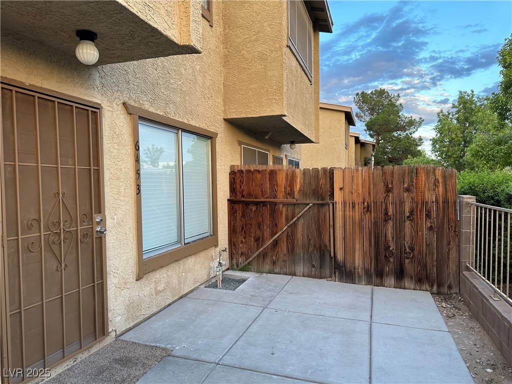 Las Vegas, NV 89108,6453 Little Pine Way