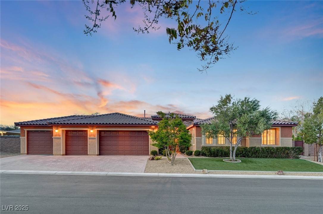 Las Vegas, NV 89113,8470 Creekstone Court