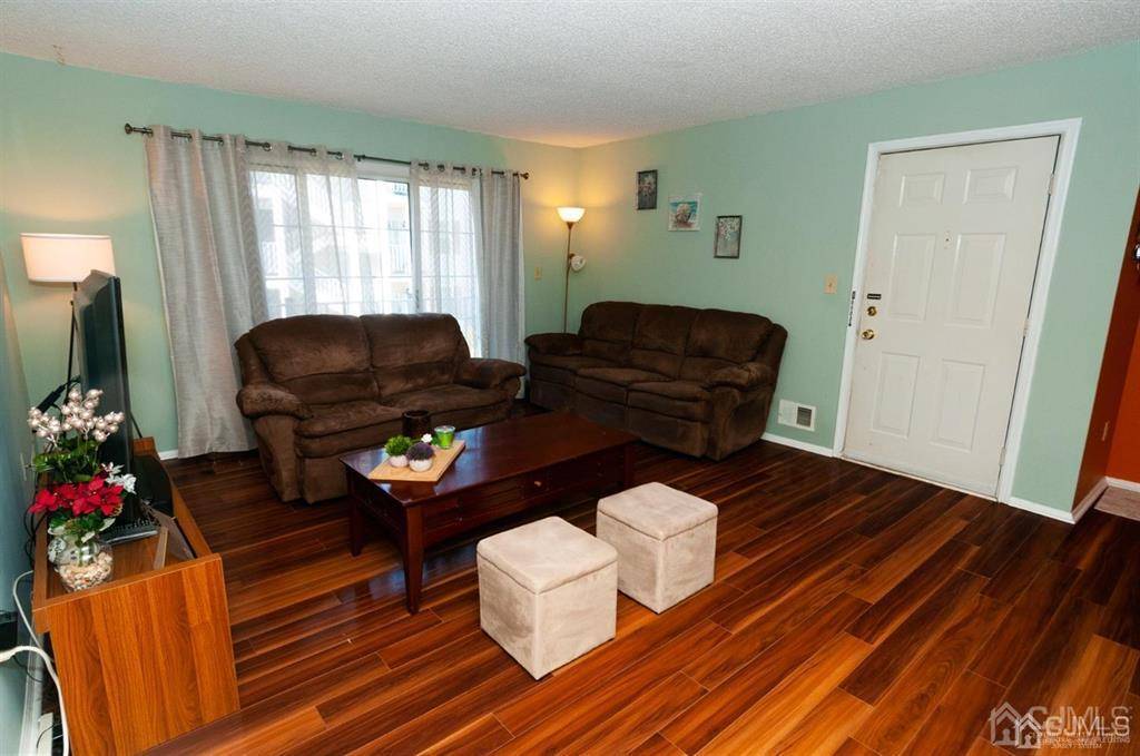 North Brunswick, NJ 08902,14 Pembrook AVE