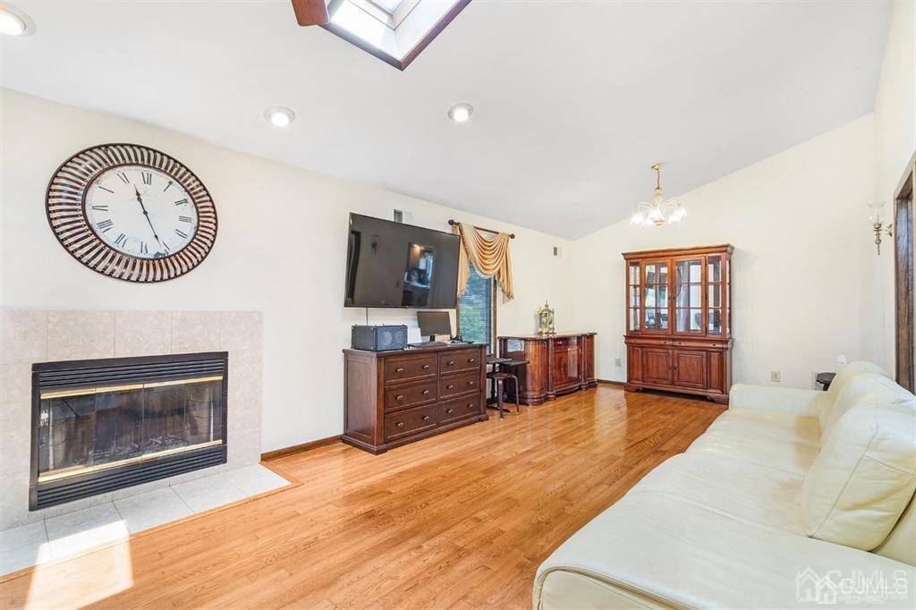 South Brunswick, NJ 08824,78 Kingsley RD