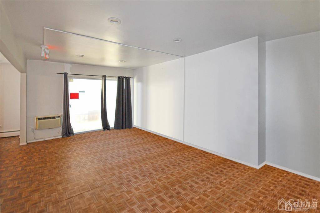 East Brunswick, NJ 08816,3 Lake AVE #4A