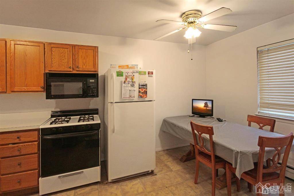 East Brunswick, NJ 08816,3 Lake AVE #4A
