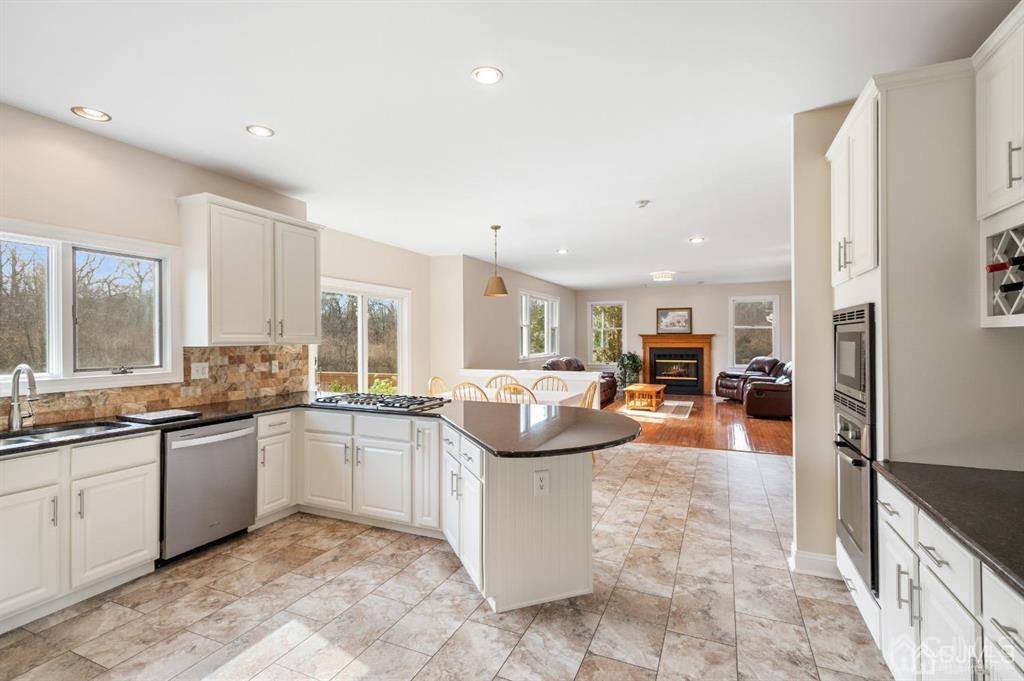 West Windsor, NJ 08550,12 Dickens DR
