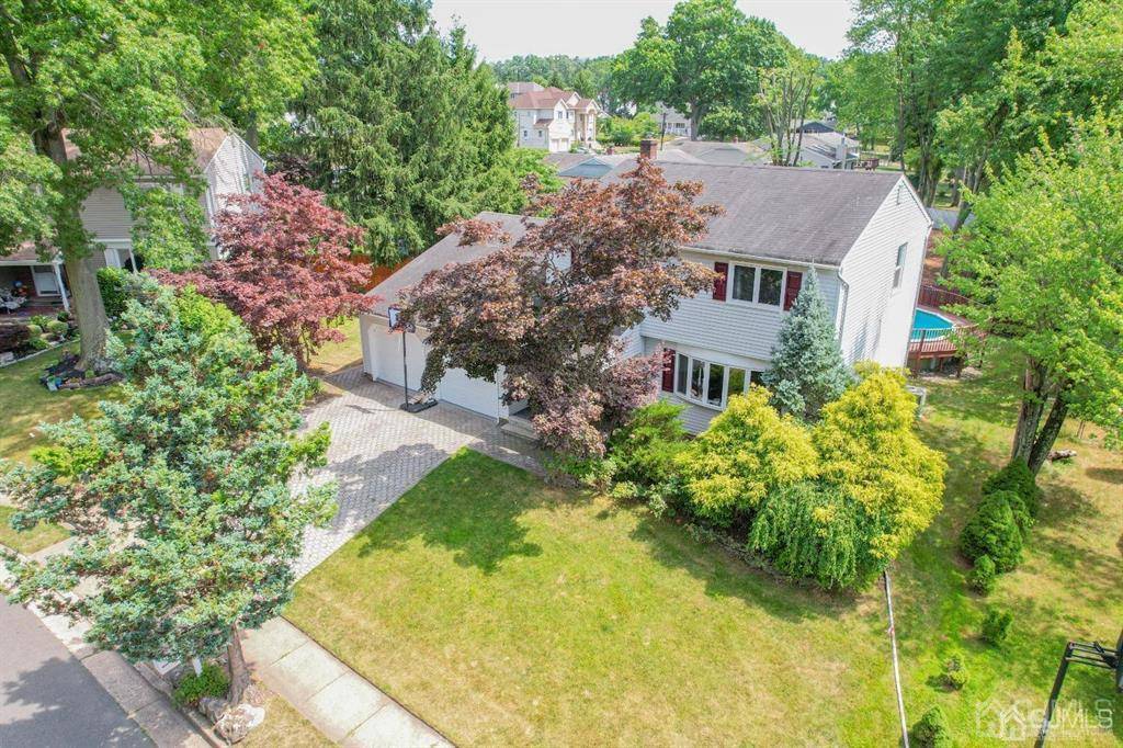 Edison, NJ 08820,35 Sandalwood DR