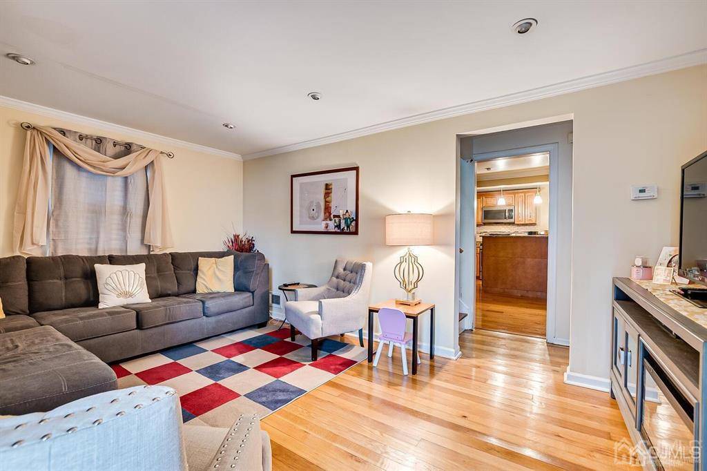 Roselle, NJ 07203,383 Douglas RD