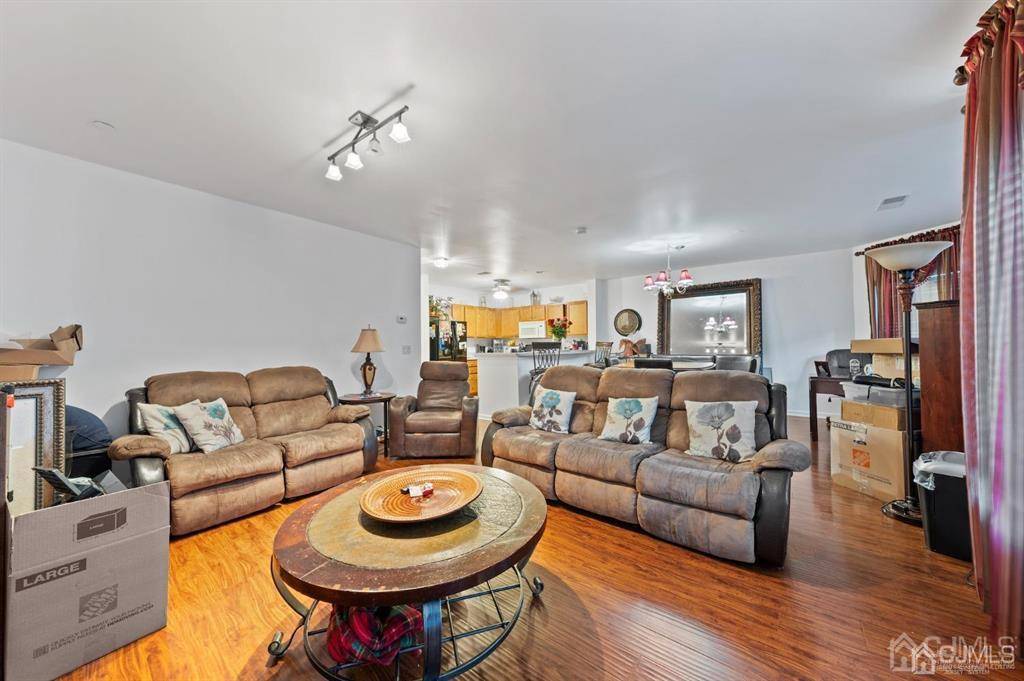 Perth Amboy, NJ 08861,368 Rector #307