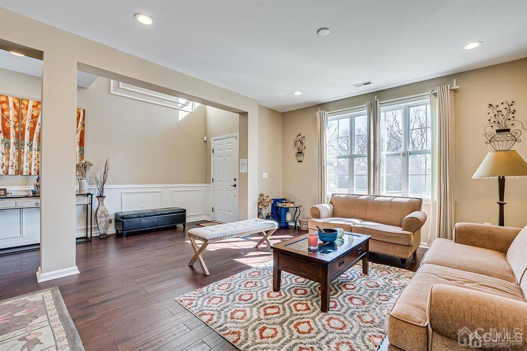 Piscataway, NJ 08854,6 Crocus CT