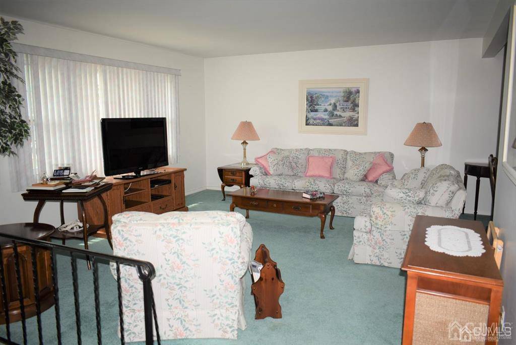 South River, NJ 08882,5 Mercer ST
